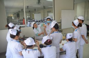 Ngành Điều dưỡng mang đến cơ hội việc làm rộng mở, môi trường làm việc ổn định và nhiều triển vọng phát triển trong tương lai